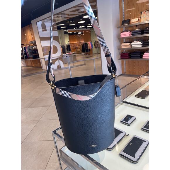 Burberry bucket bag new with tag - Picture 10 of 10
